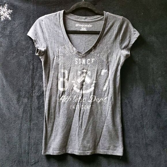 Aeropostale Tops - AEROPOSTALE CHARCOAL V-NECK LOGO T-SHIRT